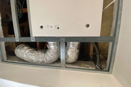 podstropna-rekuperacia-domekt-r-400-instalacia-v-technikjej-miestnosti