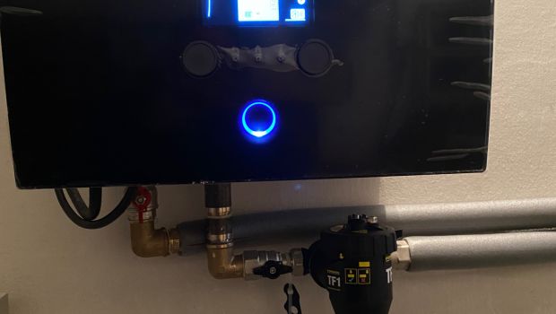 daikin-tepelne-cerpadlo-ohrev-do-radiatorov-hydrobox-cista-montaz