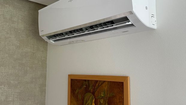 viessmann-vitoclima-200-s-vnutorna-jednotka-nad-sedacou-zonou-cista-montaz