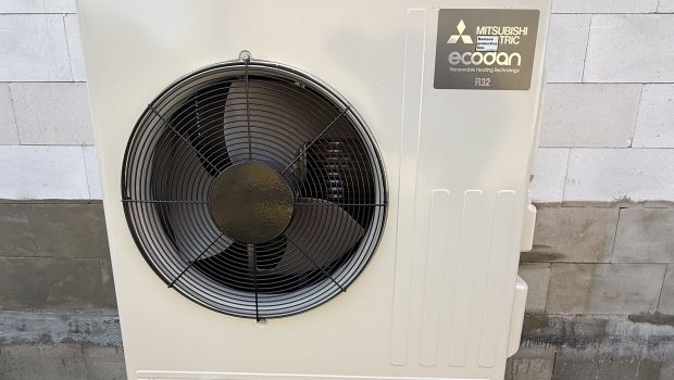 ecodan-8kw-vonkajsia-jednotka-mitsubishi-eco-inverter-na-podstavci