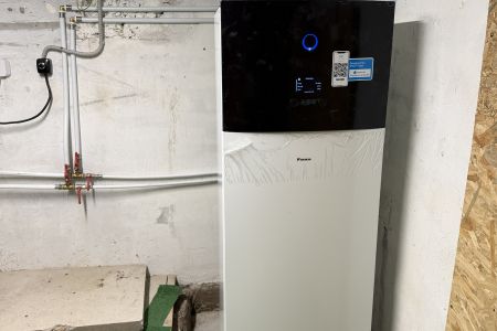 Vnútorná jednotka Daikin Altherma 3 v technickej miestnosti